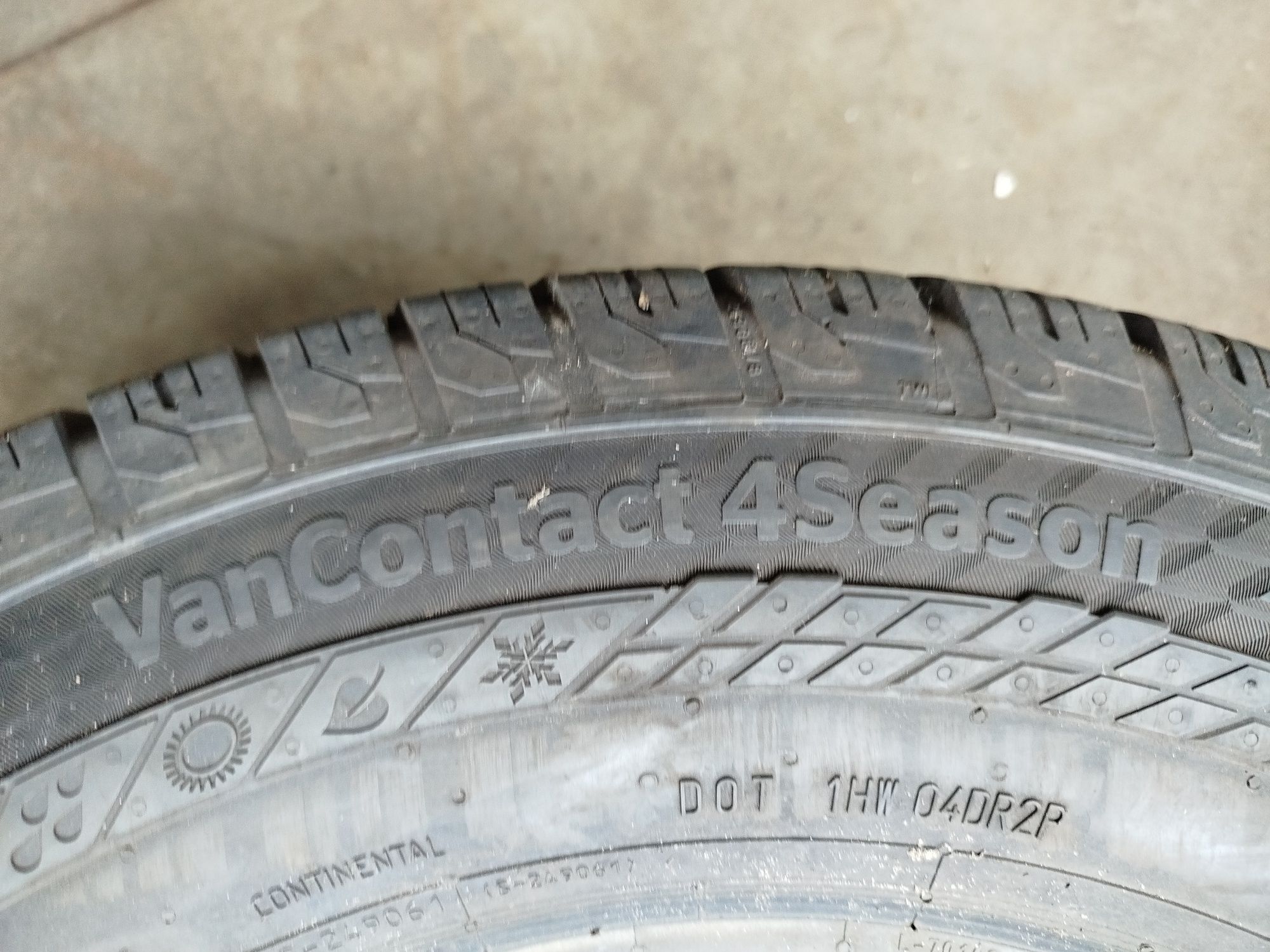 Opony całoroczne Continental 205/75R16C