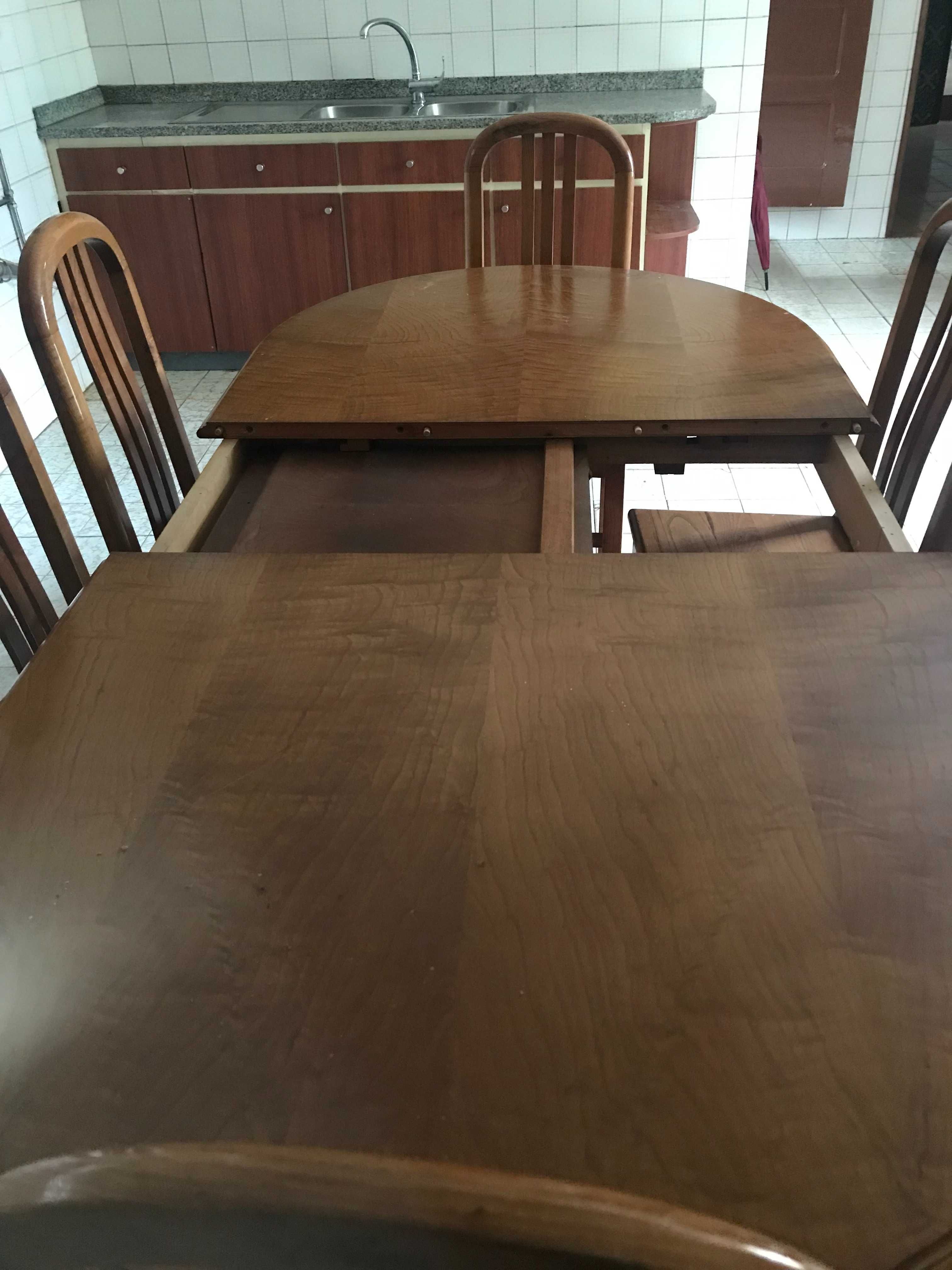 Mesa de jantar extensível e 6 cadeiras
