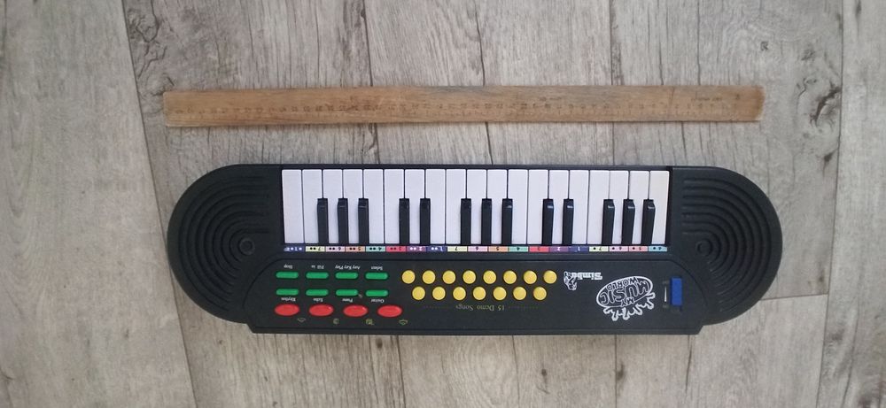 Дитячий синтезатор з піснями — музичний інструмент для маленьких талан