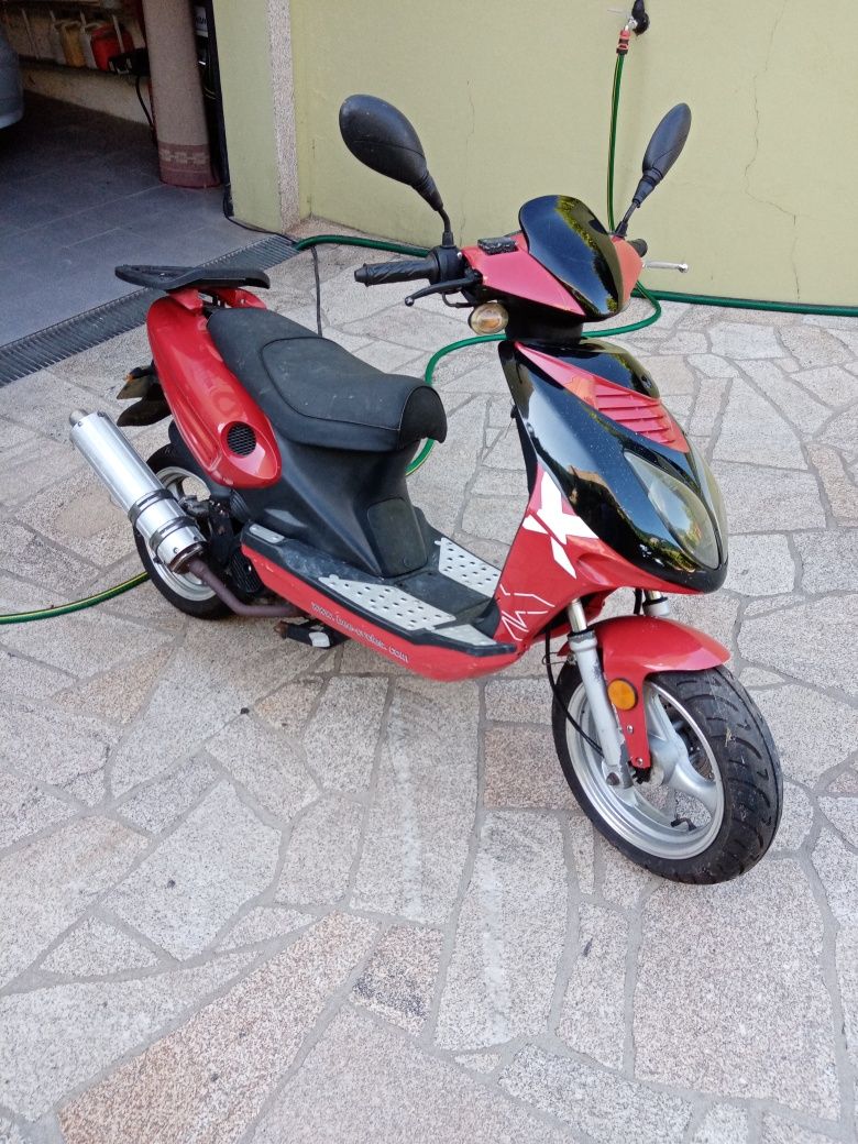Scuter 125cc Jonway  usada para venda