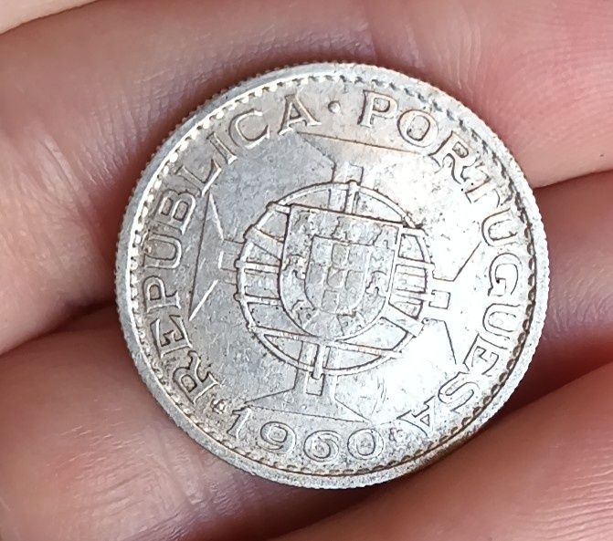 Moedas Moçambique 20$00-1955; 10$00- 1960/70/74 ; 2$50 - 1953/54/55/65