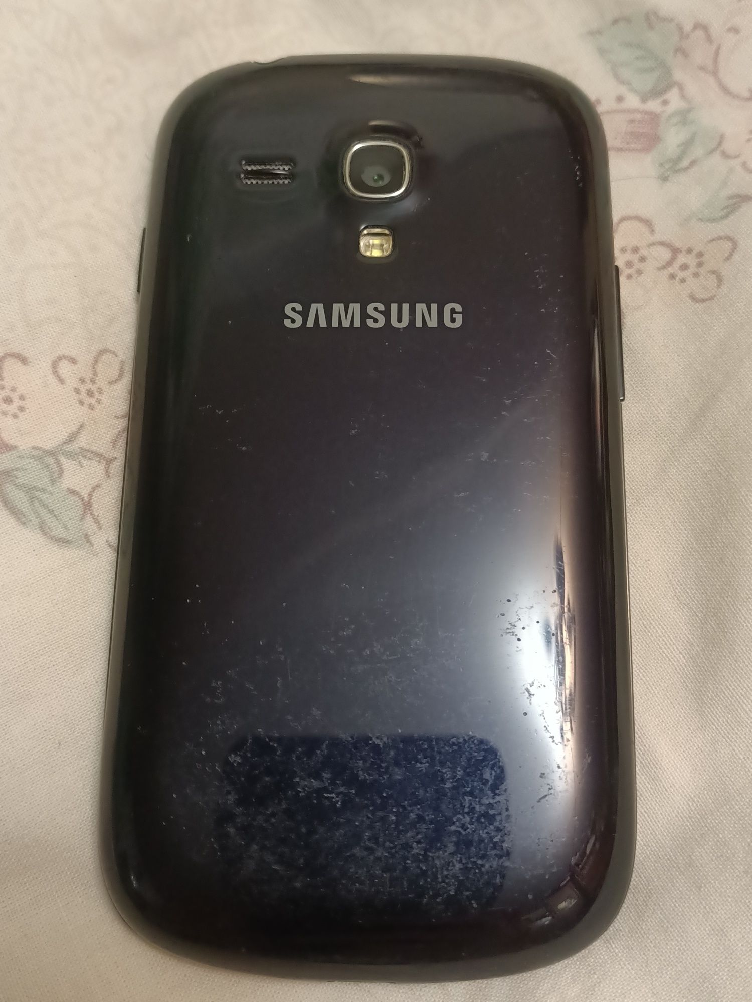 Мобильный телефон Samsung Galaxy S III mini I8190