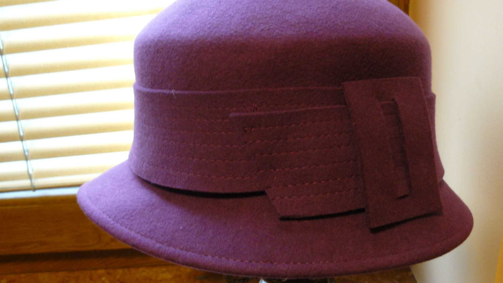 kapelusze fioletowy, nowy bez metki bordowy dziecięcy