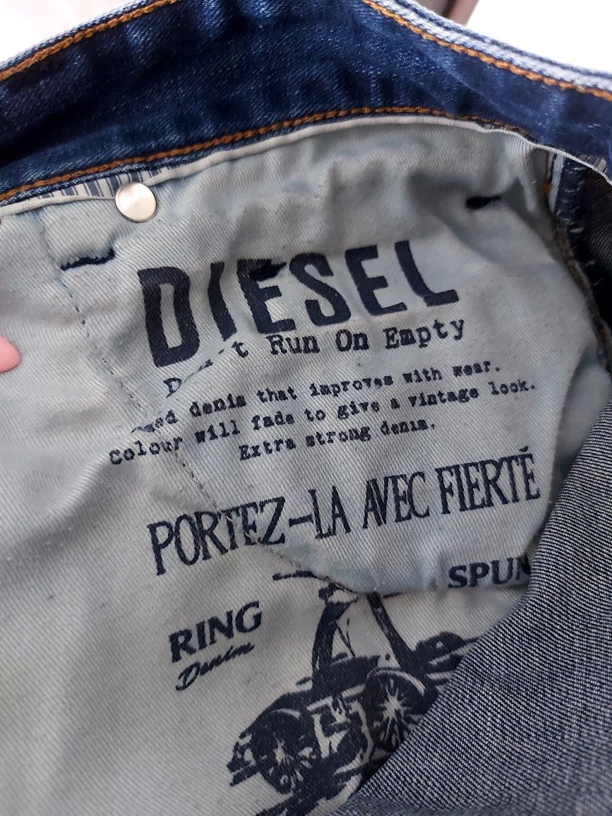 Męskie spodnie jeansy oryginalne Diesel Tapered roz M 32/32 granatowe