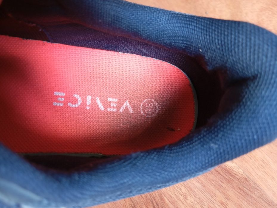 Кросівки Venice чудовий стан р.38 устілка 24,5 см