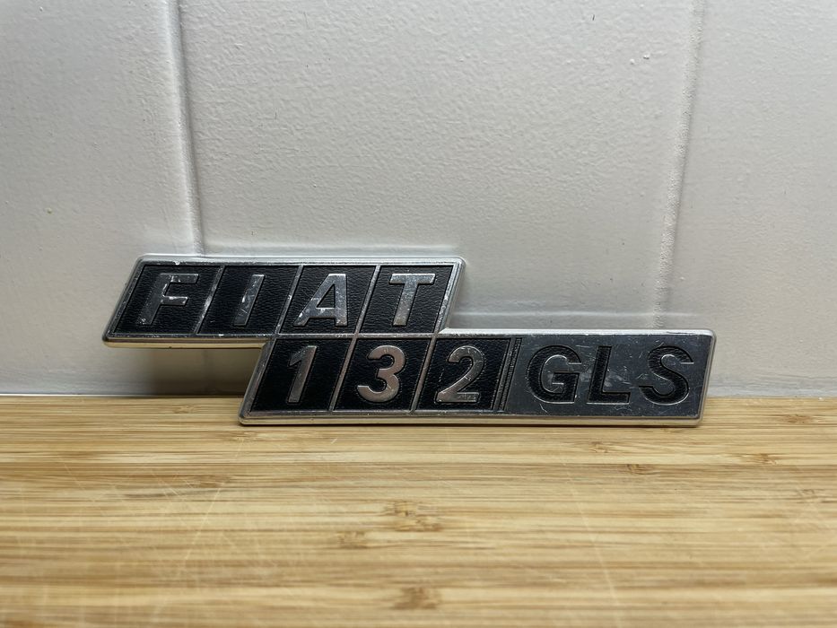 UNIKAT Fiat 132 GLS emblemat