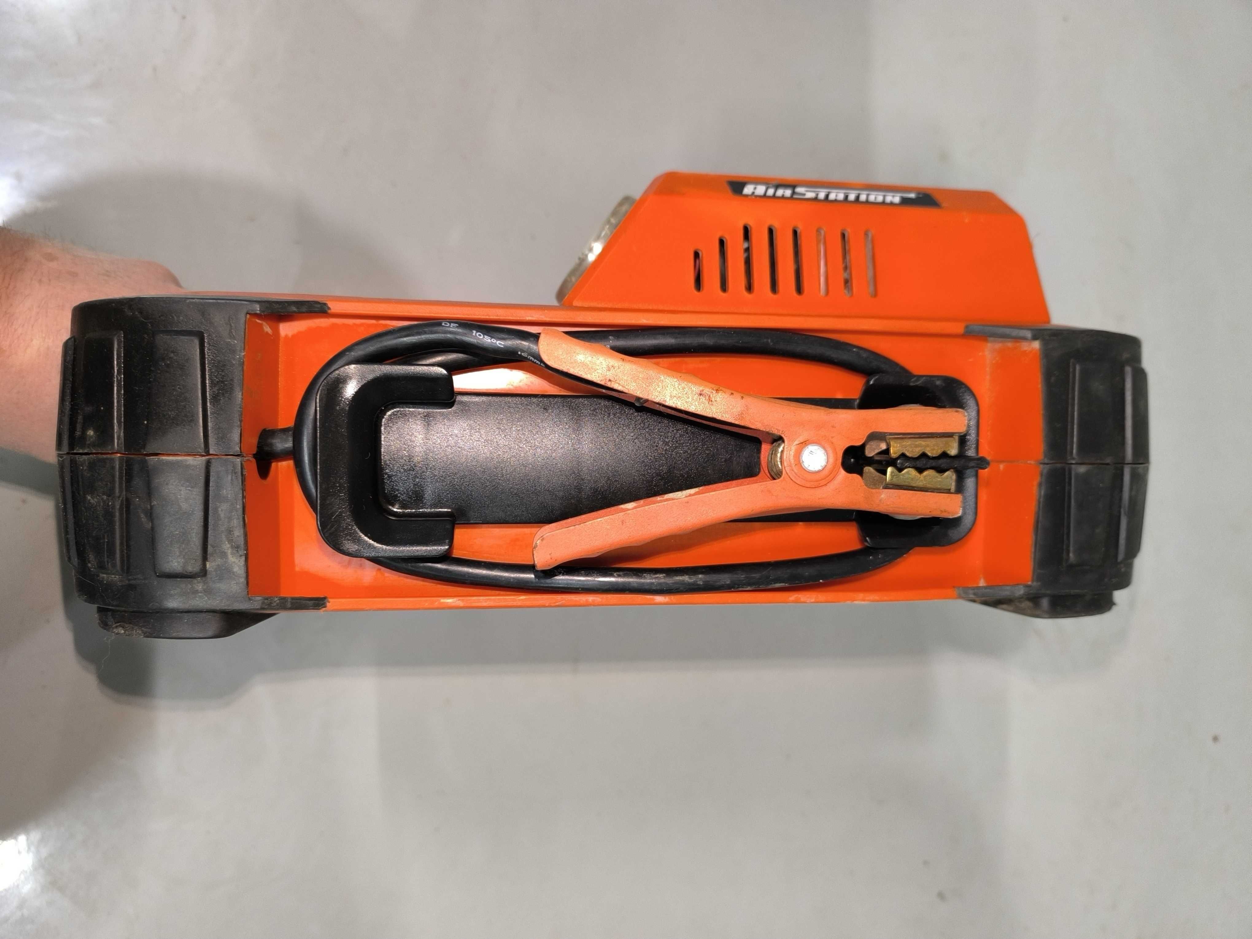 Пусковий пристрій + автокомпресор Black Decker BDJS450I Jump starter