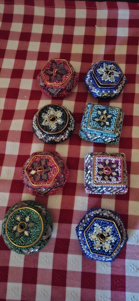 Conjunto de caixinhas coloridas