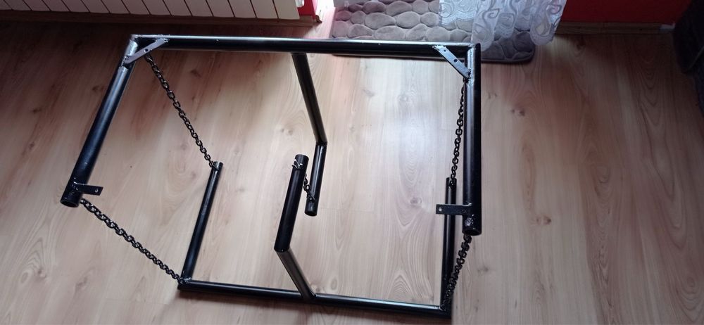 Stół z żywicy lewitujący