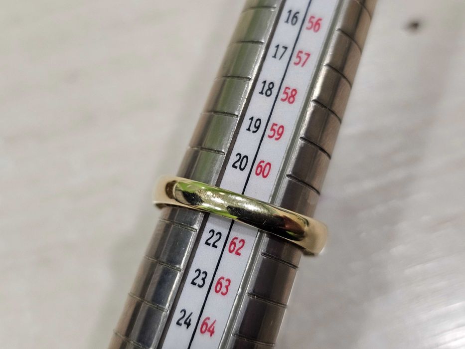 Złoty obrączkowy pierścionek z wzorami PR 585 R21