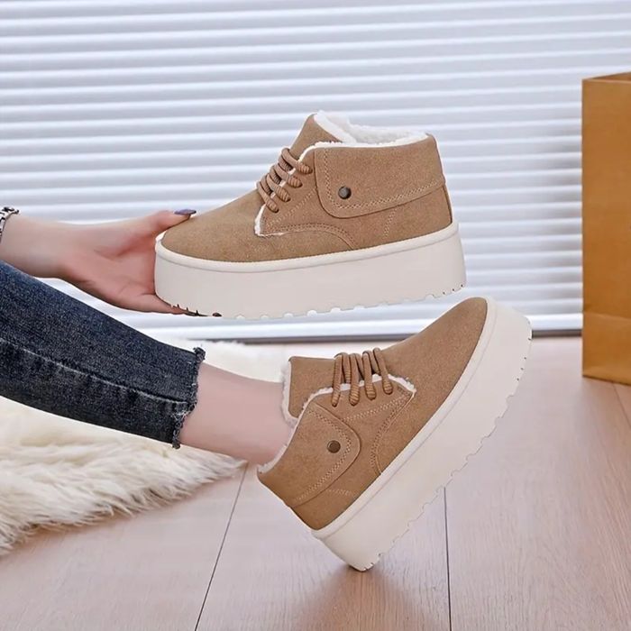 Жіночі зимові ботінки, уггі