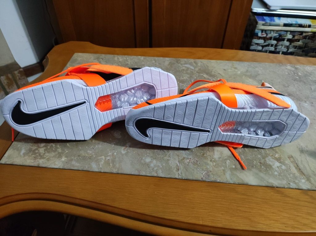 Ténis Nike Romaleos 4 laranja novas