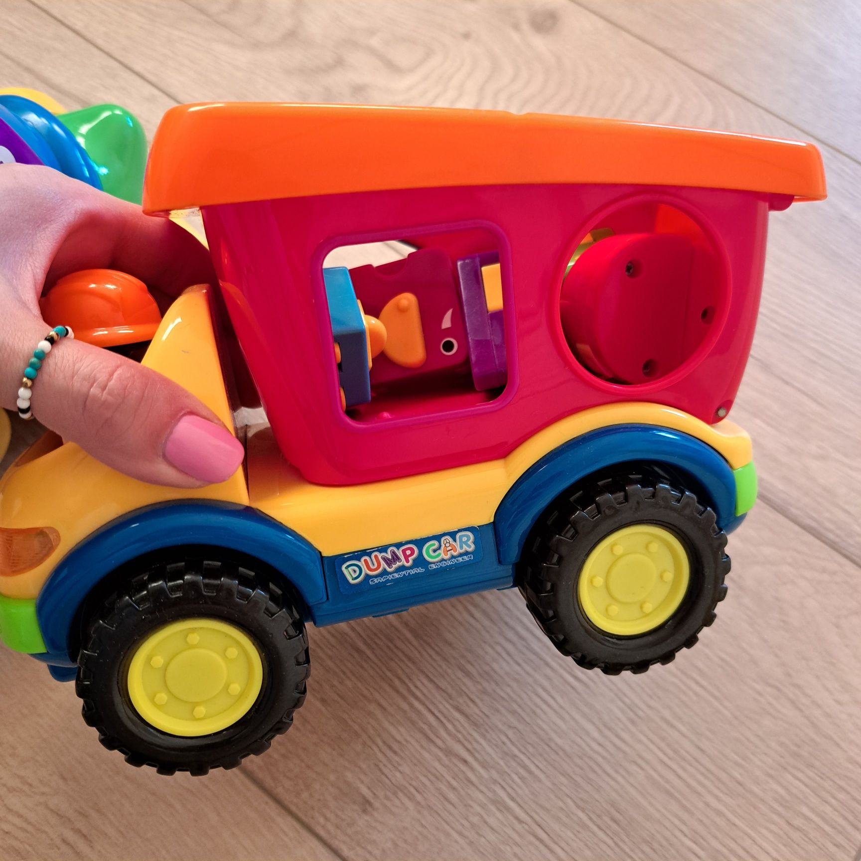 Śpiewajace zabawki 1x fisher price i 1x  dump car sorter