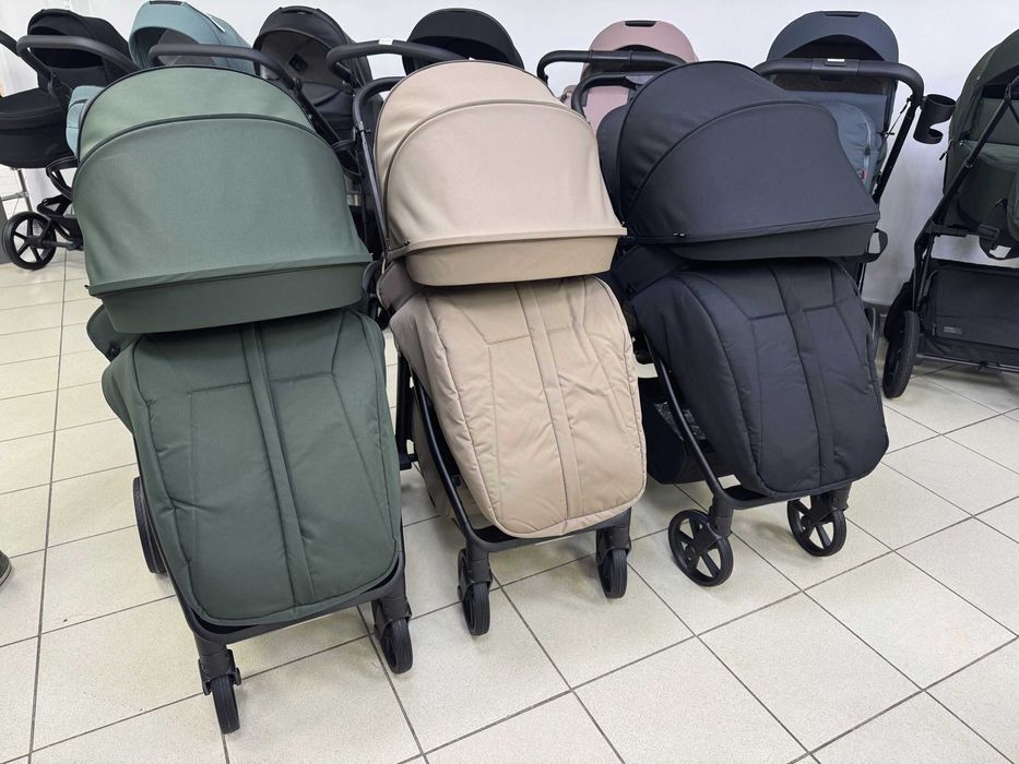 Прогулянкова коляска Carrello Bravo Carbon з LED підсвіткою