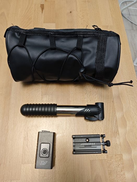 Torba rowerowa, uchwyt na telefon, lampka LED, pompka.