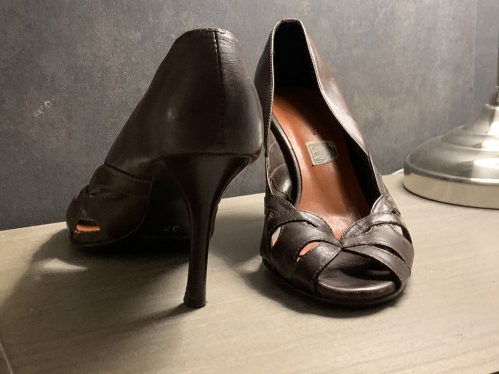 Sapatos de Salto Castanhos