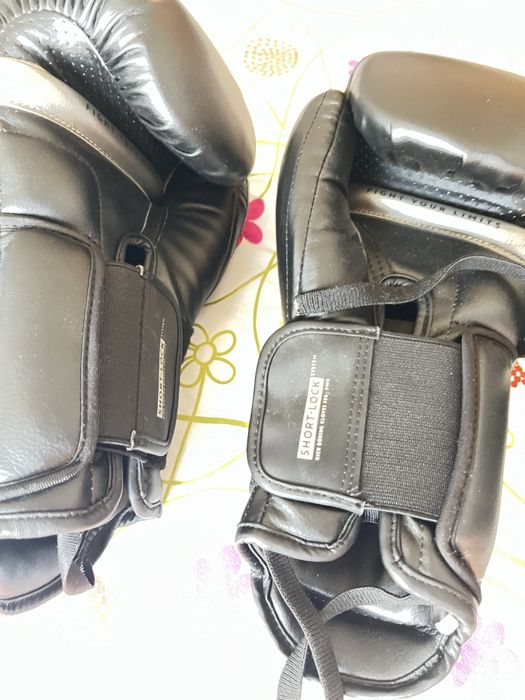 Luvas de boxe e Krav Maga 18oz