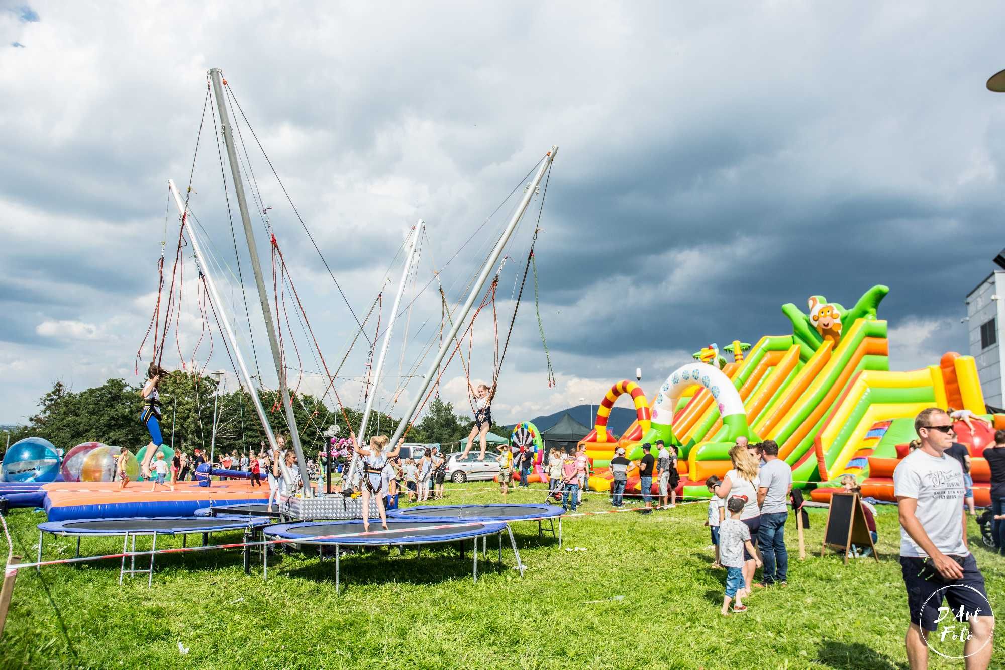 Dmuchańce Eurobungee Karuzele Tory przeszkód byk rodeo eliminator