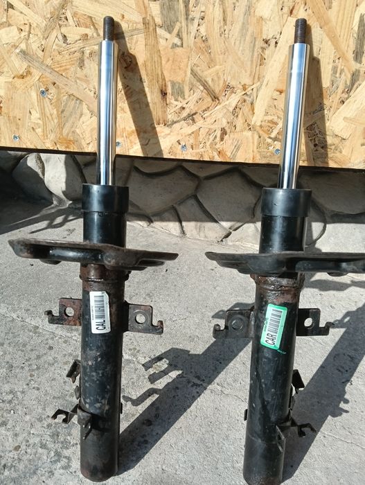 Амортизатор передний. Nissan Rogue t31