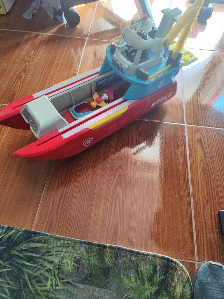 Vários brinquedos.