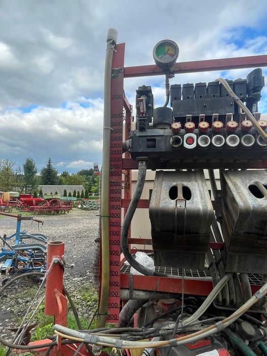Opryskiwacz polowy ciągany na kołach HOLDER 21M 2700l