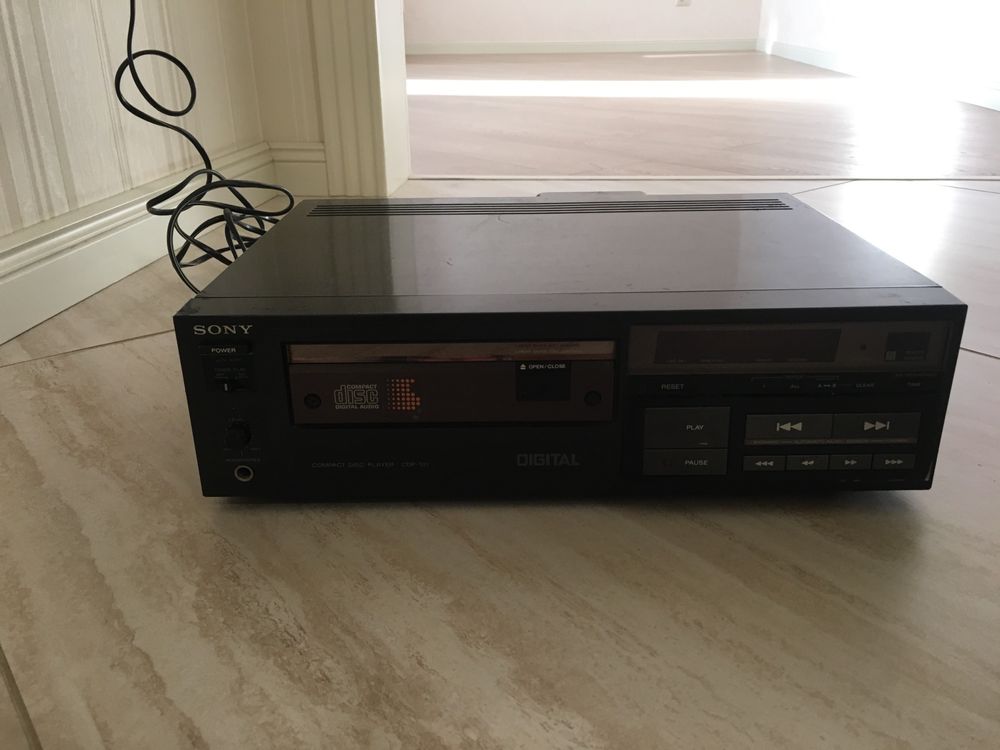 Продам CD проигрыватель Sony CDP-101