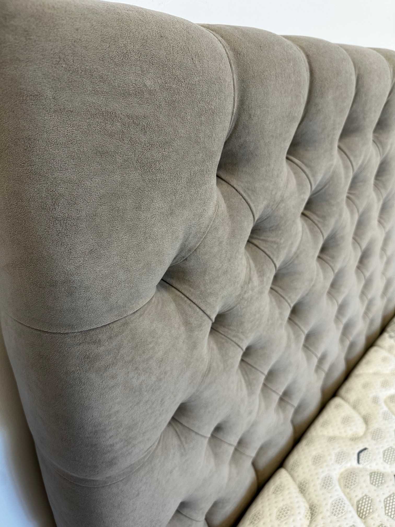 Łóżko Sylvia 140x200 z pojemnikiem chesterfield - ekspozycja