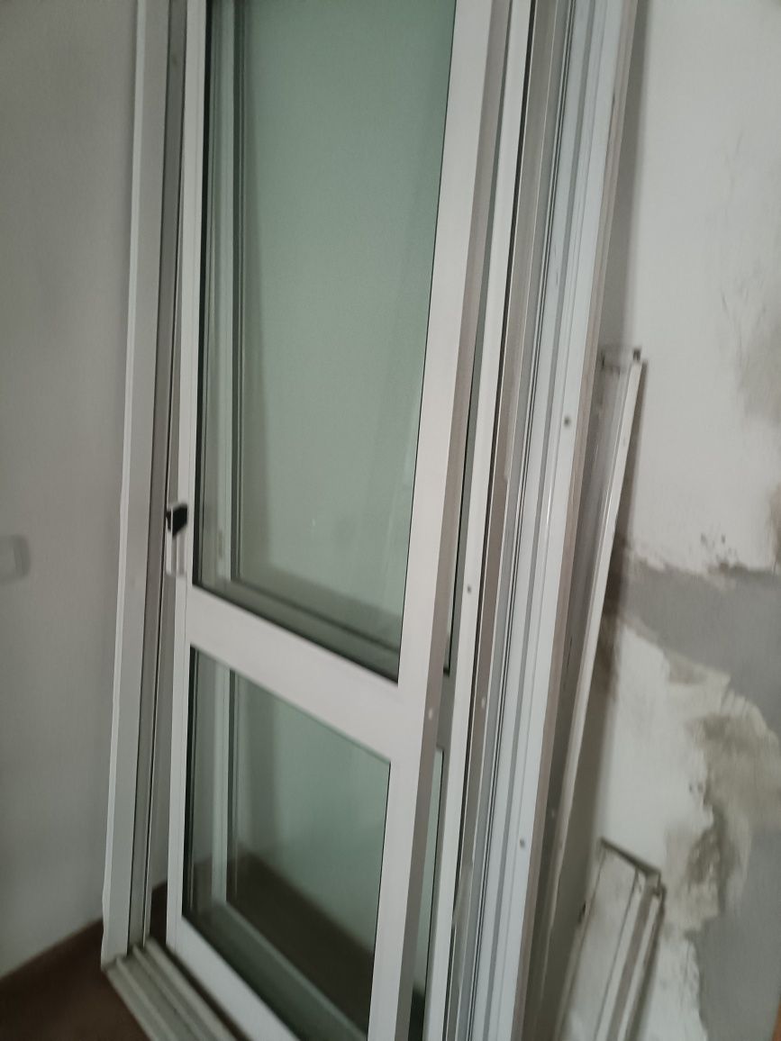 Portas de correr(sacadas) em alumínio