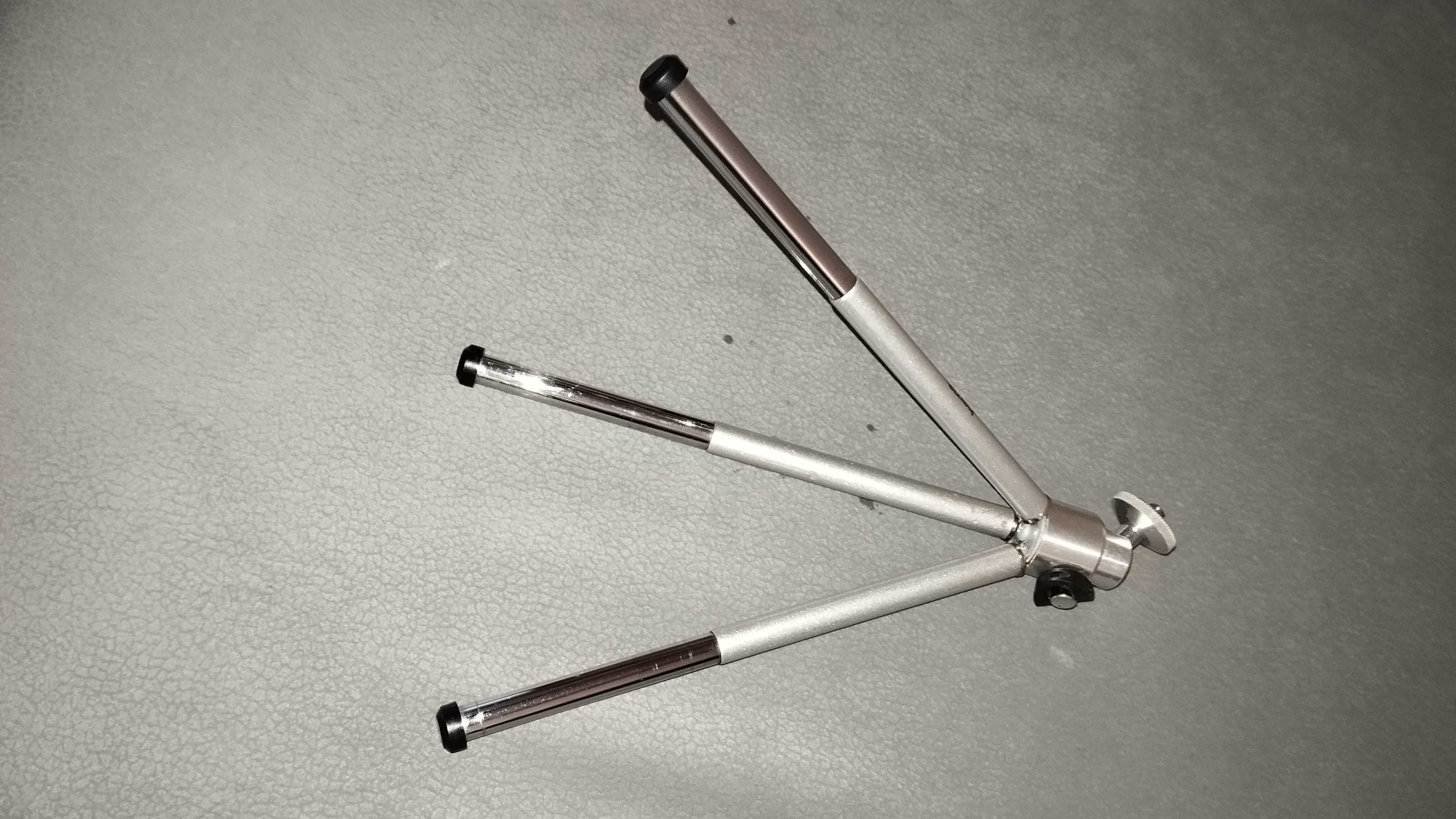 Mini statyw tripod do aparatu Hama