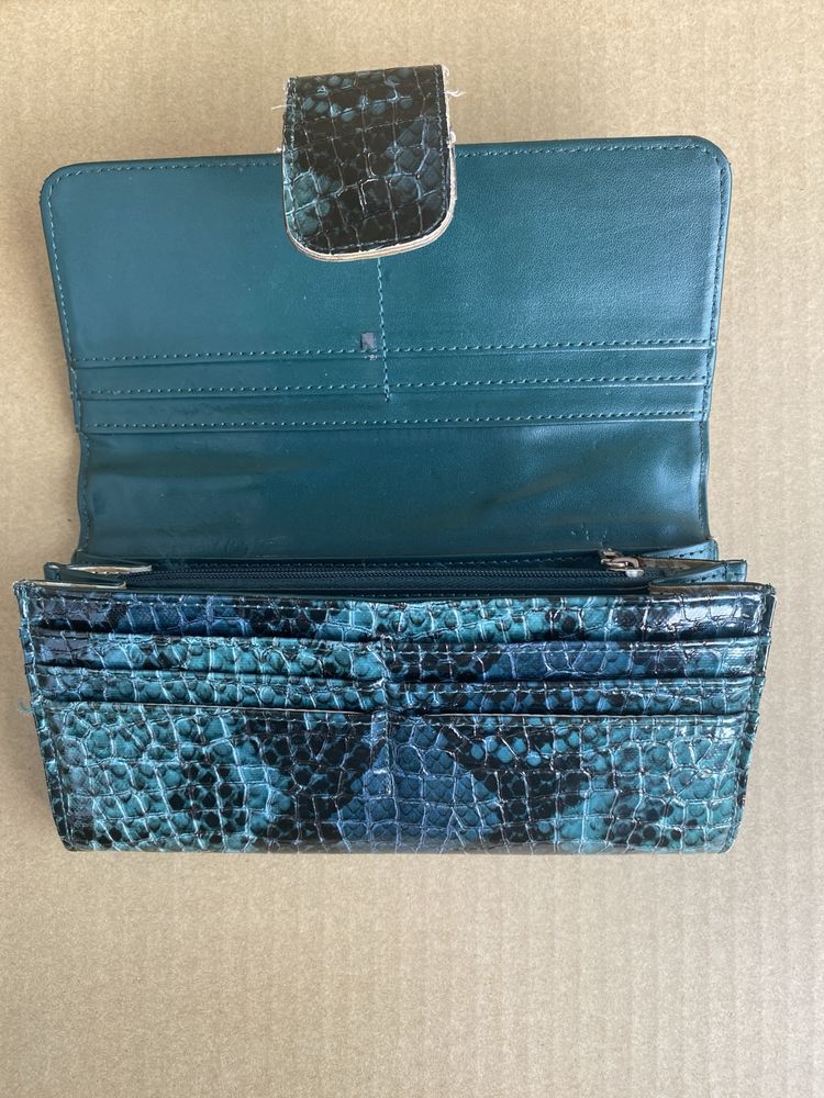 Carteira verde Guess
