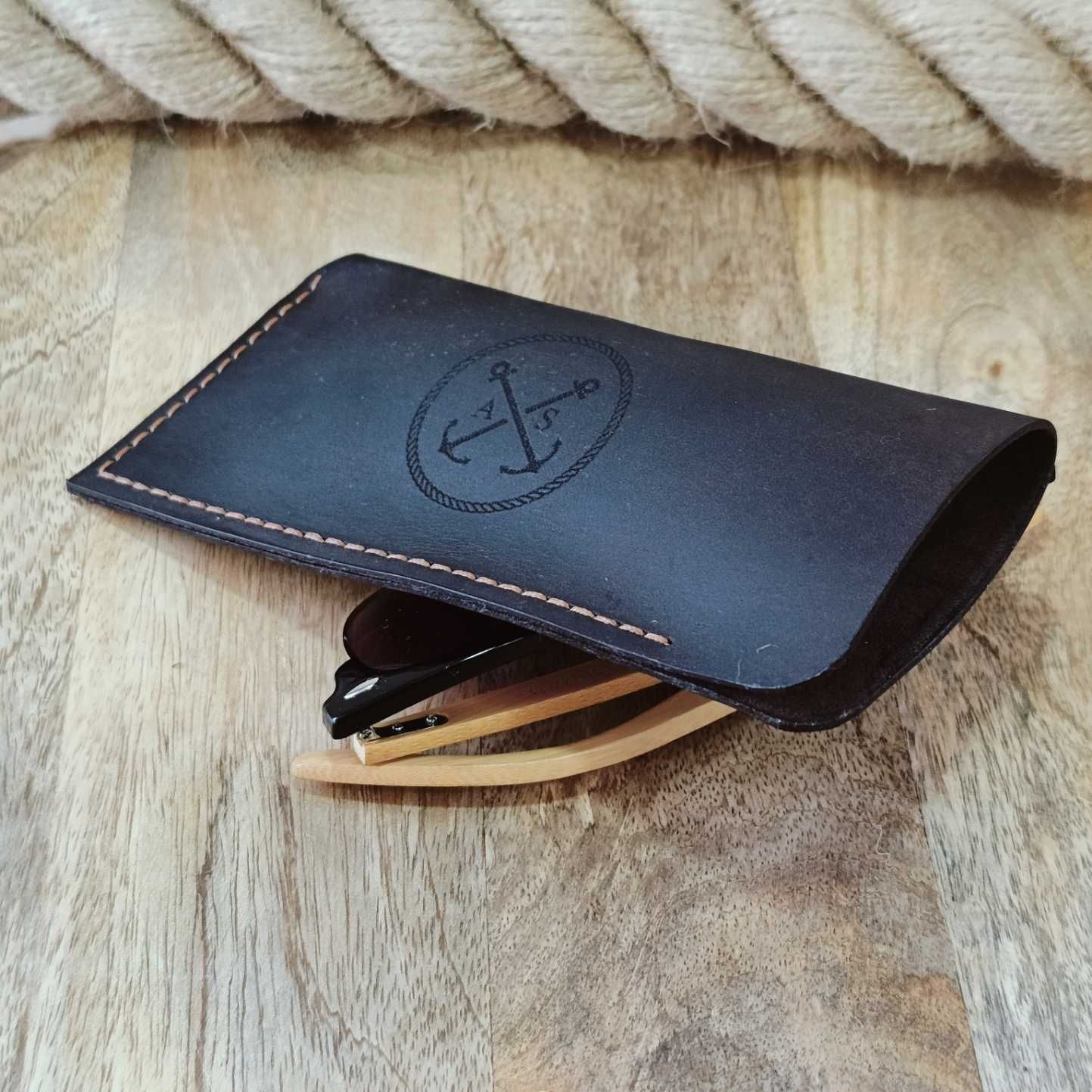 Etui na okulary skórzane brązowe z grawerem handmade