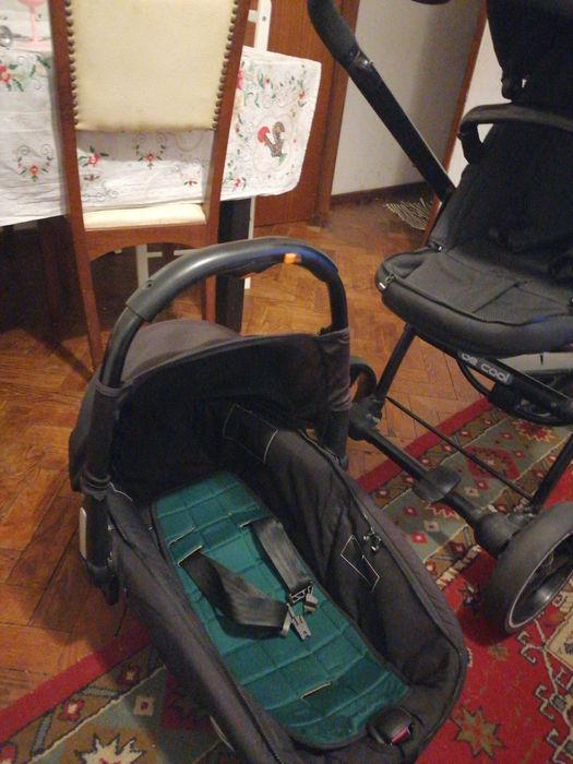 Carinho de bebê com alcofa