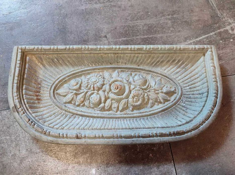 Przedwojenny aluminiowy iskrownik popielnik,pod piec,kominek,róże