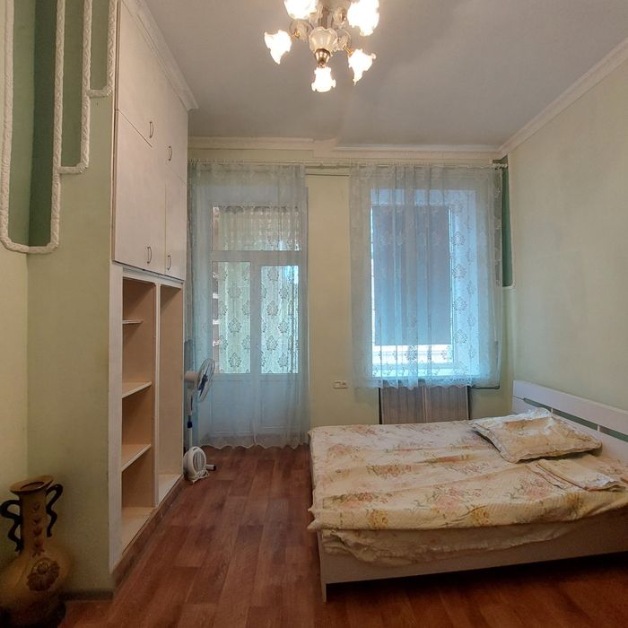 Сдам комнату в центре с одним соседом