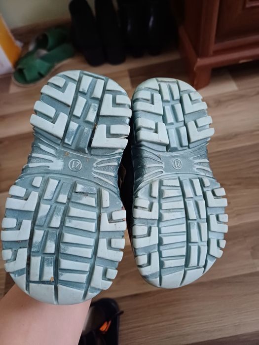 Buty dla chłopca kozaki śniegowce i kapcie 21