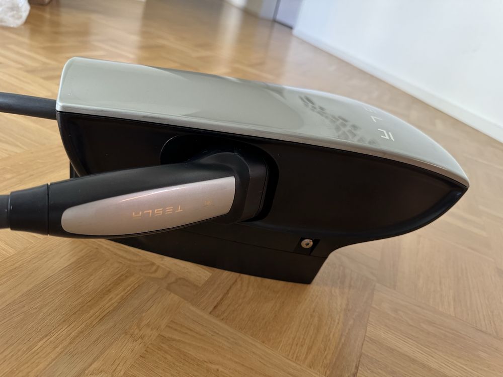 Зарядна станція Tesla Wall Connector Gen2 type 2