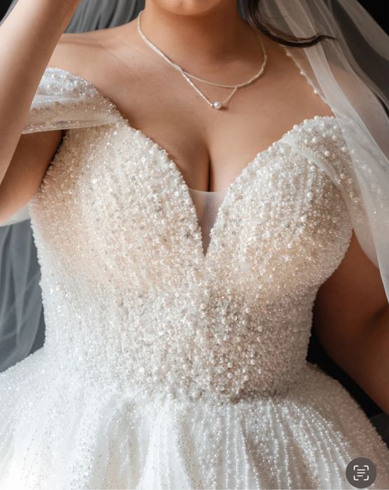 Продам весільню сукню
