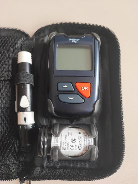 Glukometr z etui na pasek- One Touch Vita - nowy