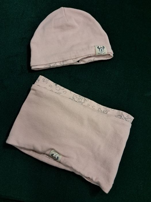 Zestaw dla dziewczynki pudrowy róż komin I czapka przejściowe. Sinsay