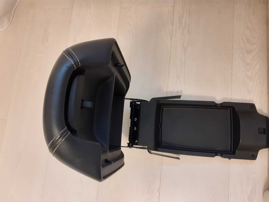 Подлокотник для Jeep Cherokee. Продам.