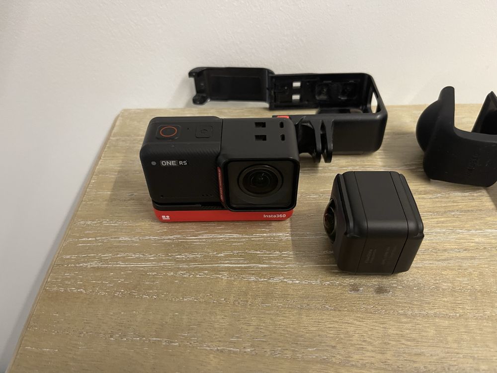 Camara Insta one rs twin edition