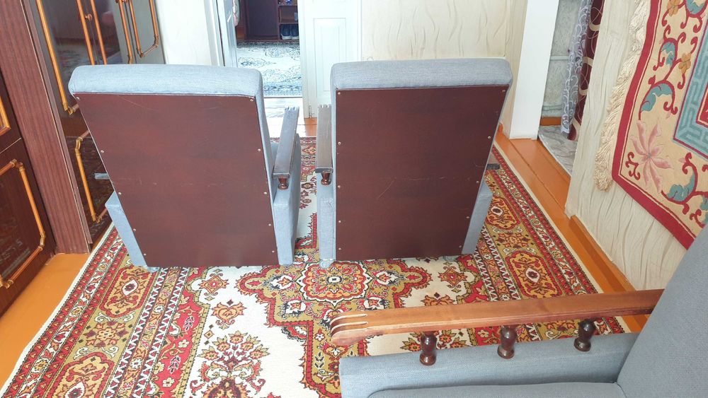 Мягкий уголок б/у – 2 кресла и диван (205x110)