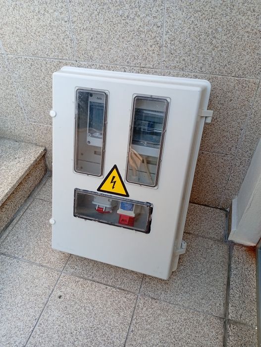 Montagem de quadros iletricos provisórios