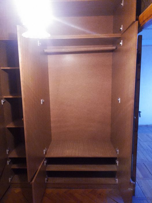 Стінка в коридор.