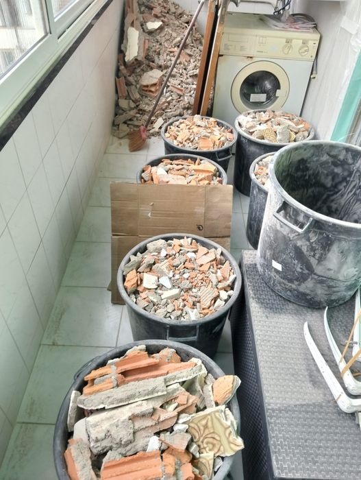 Demolições, recolha de entulhos, limpezas de obras, abertura de rasgos