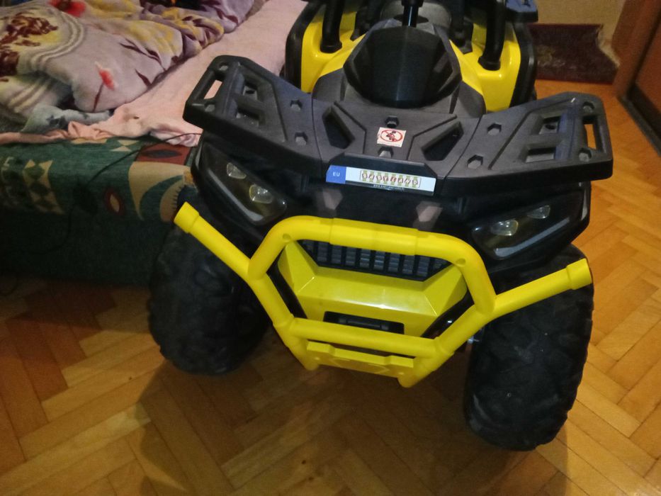 Quad dla dziecka na akumulator w pełni sprawny.