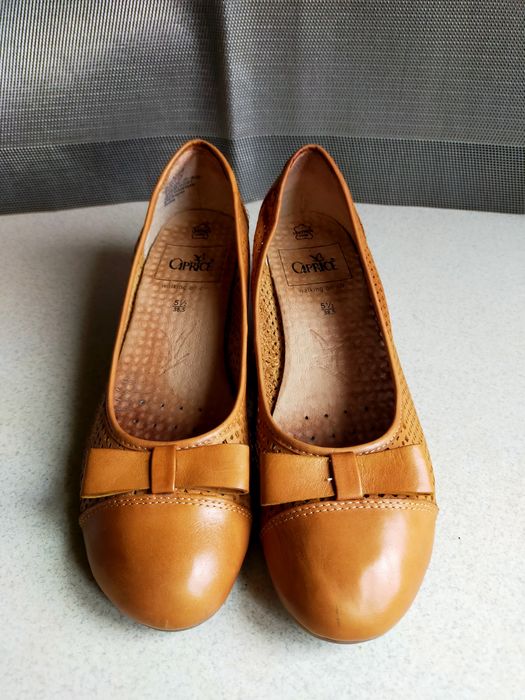 Czółenka buty wloskie na koturnie ażurowe skórzane Caprice 38,5 /25 cm
