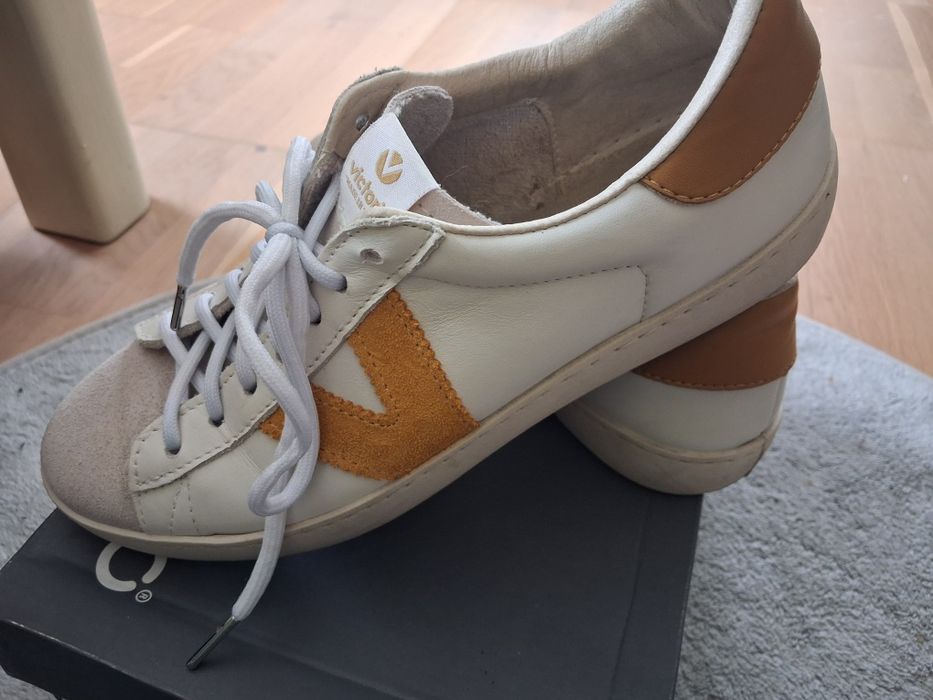 Buty sportowe Snakersy skóra rozm 39 Victoria