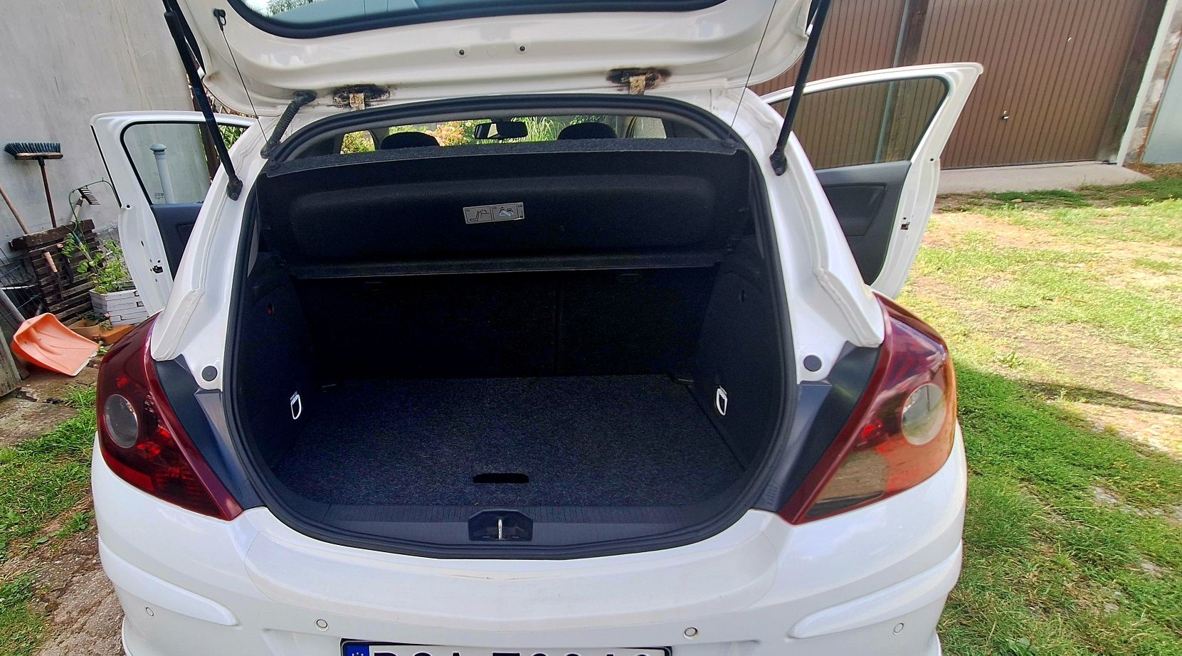 Sprzedam samochód Opel Corsa silnik 1.4 , 87KM