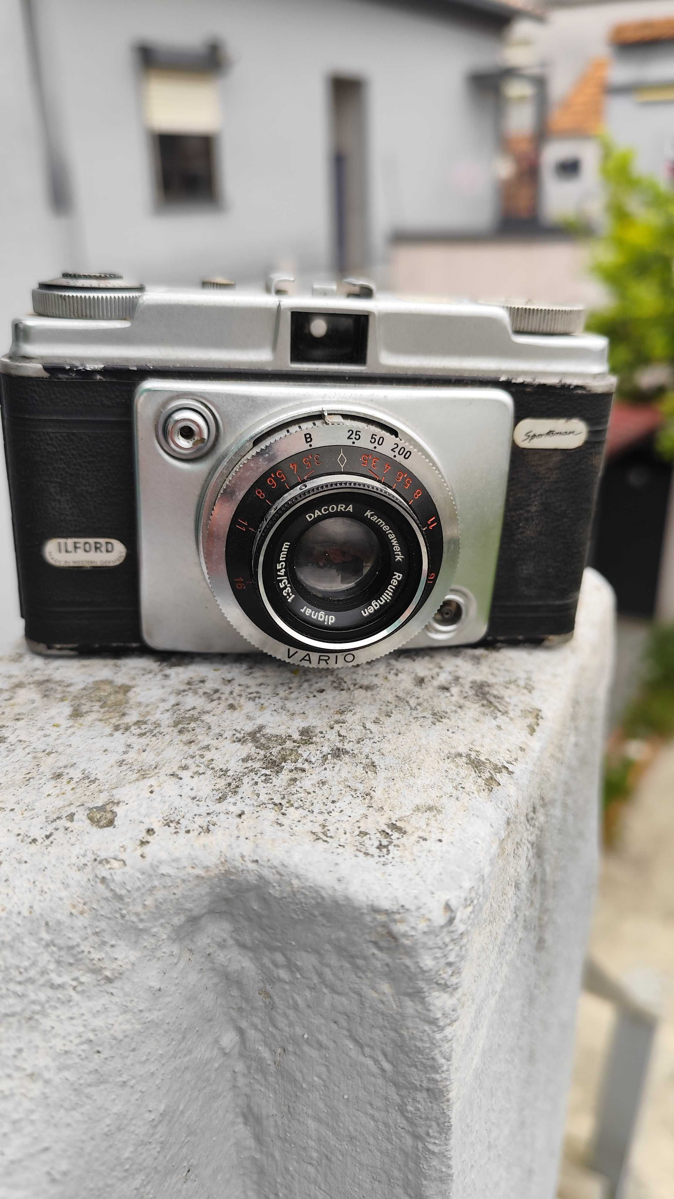 Máquina fotográfica analógica antiga - Ilford